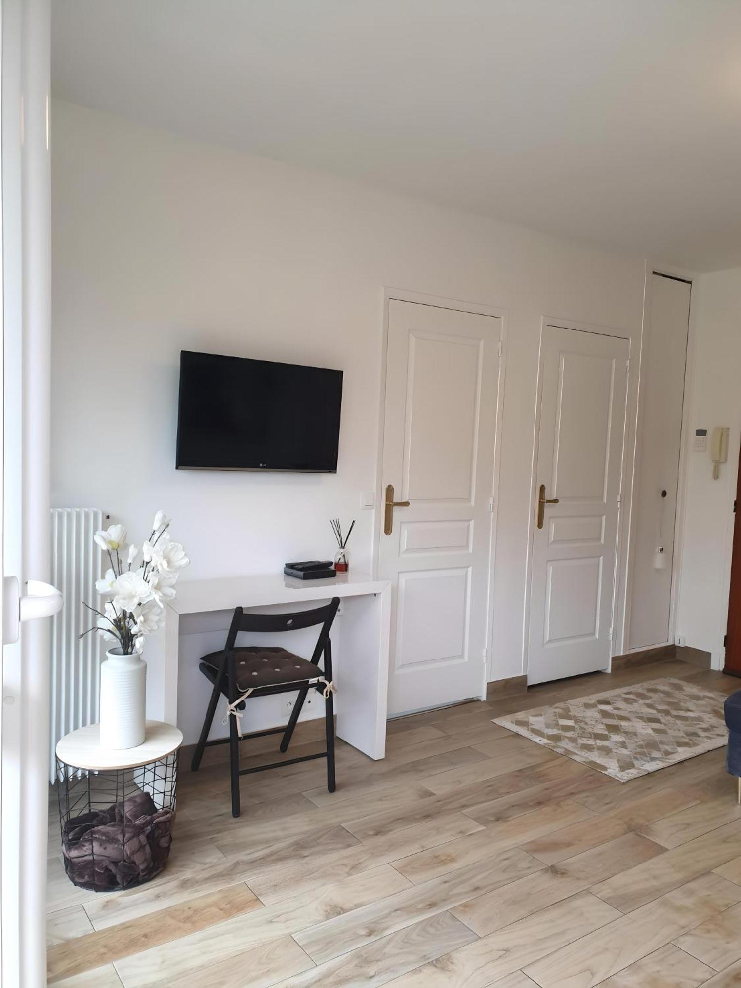 Appartement Avec Jardin Prive - 2 A 4 Voyageur 샤빌 외부 사진